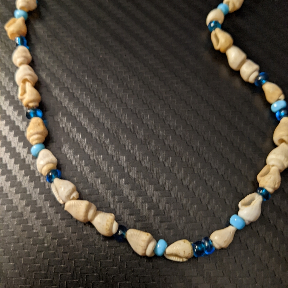 Shell Necklace - Picture 2 of 2
